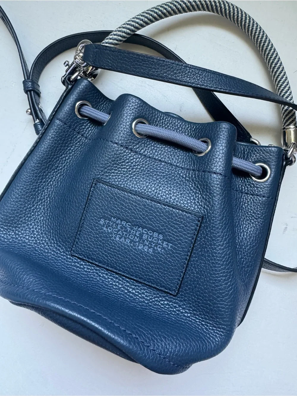 Marc Jacobs The Learher Bucket Bag - Picture 14 of 16